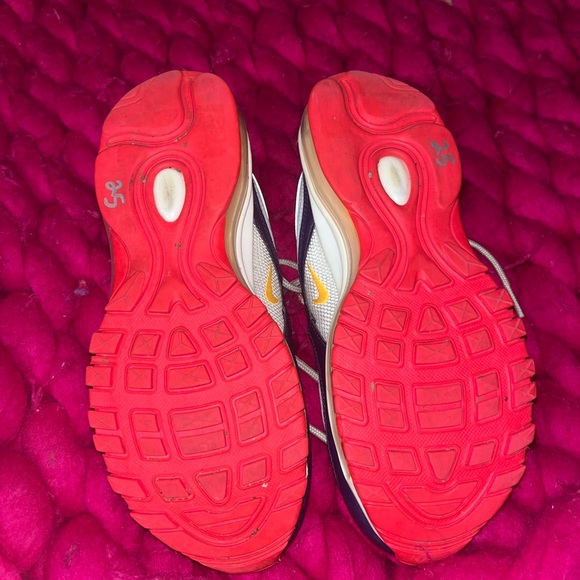 Women Nike Tenn shoes - Picture 4 of 11